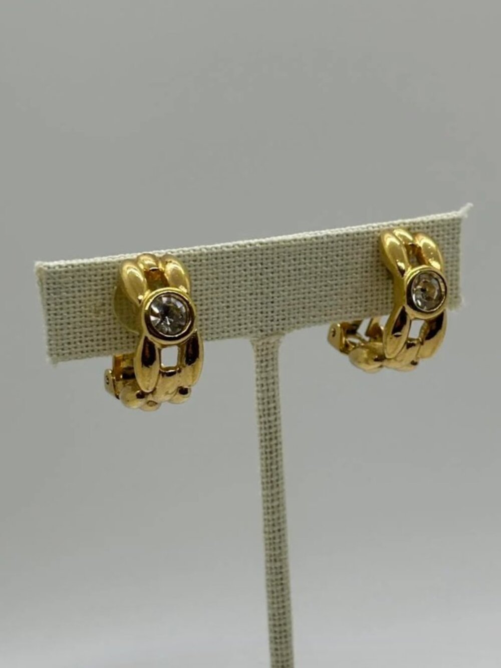Christian Dior Rhinestone Pierce gold.